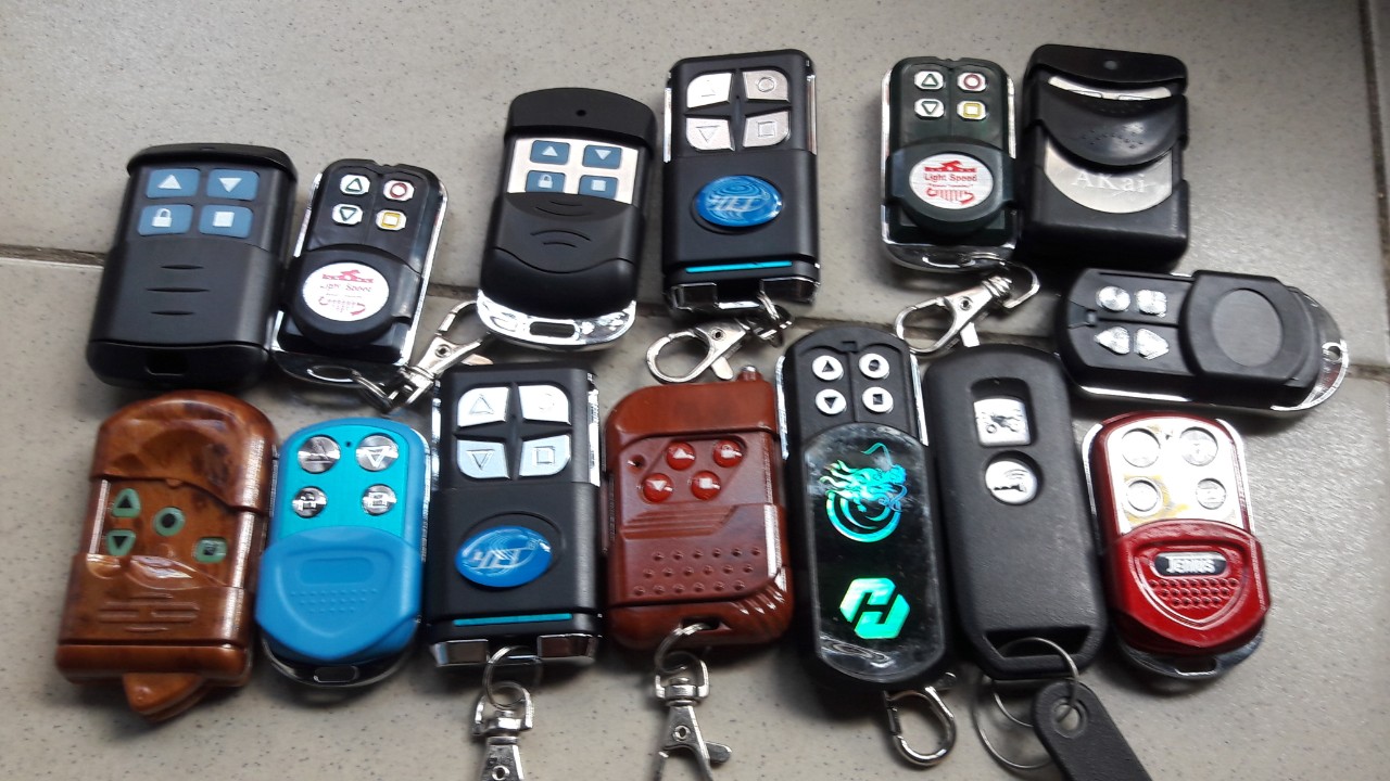 Mất tay điều khiển cửa cuốn: đổi mã và làm mới remote tại Vinh